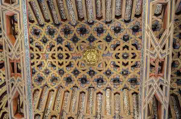 Granada 148 - palacio de la Madraza - salón de Caballeros XXIV - techo.jpg